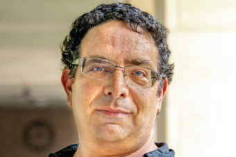 headshot of erez kapras