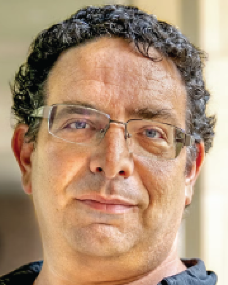 headshot of erez kapras