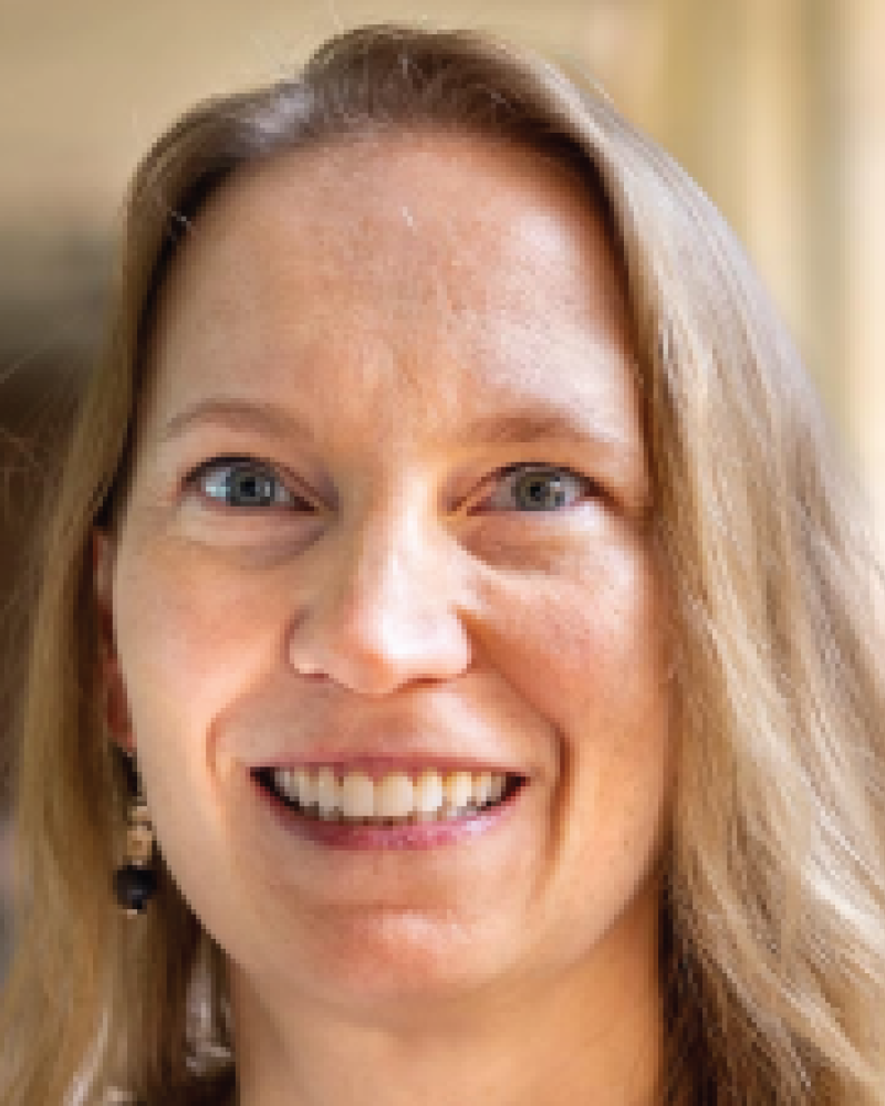 headshot photo of Stella Ofner
